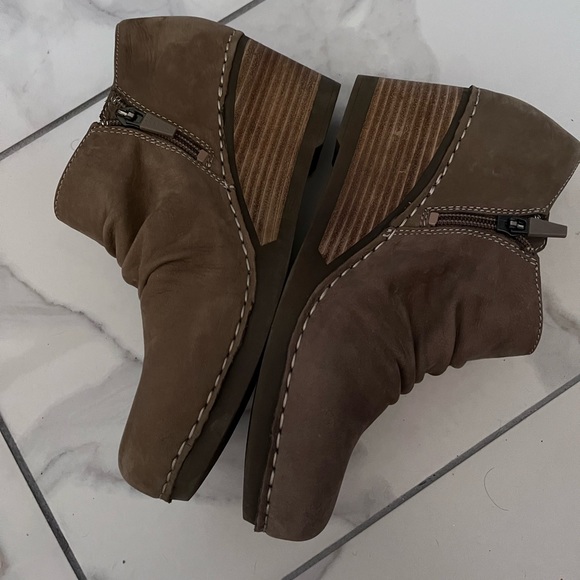 DANSKO soft tan leather wedge ankle booties - Picture 7 of 12